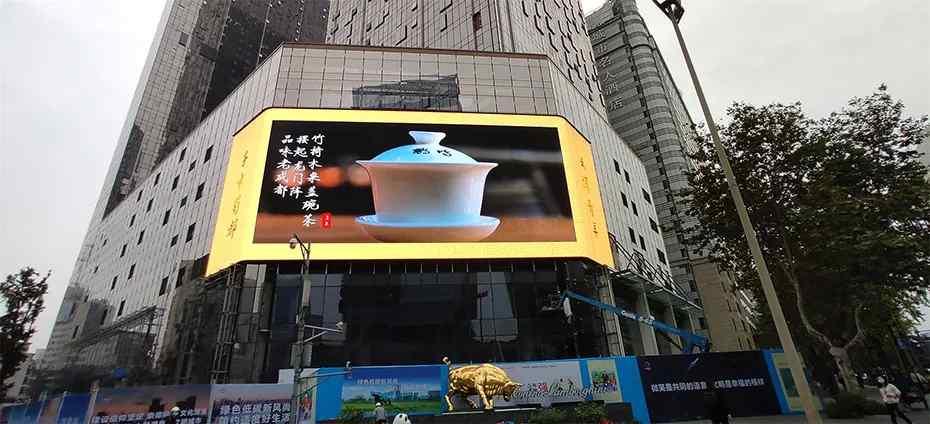 The Power of the Screen: Unlocking the $13 Billion LED Display Opportunity in 2025 5 Uniview LED Video Wall